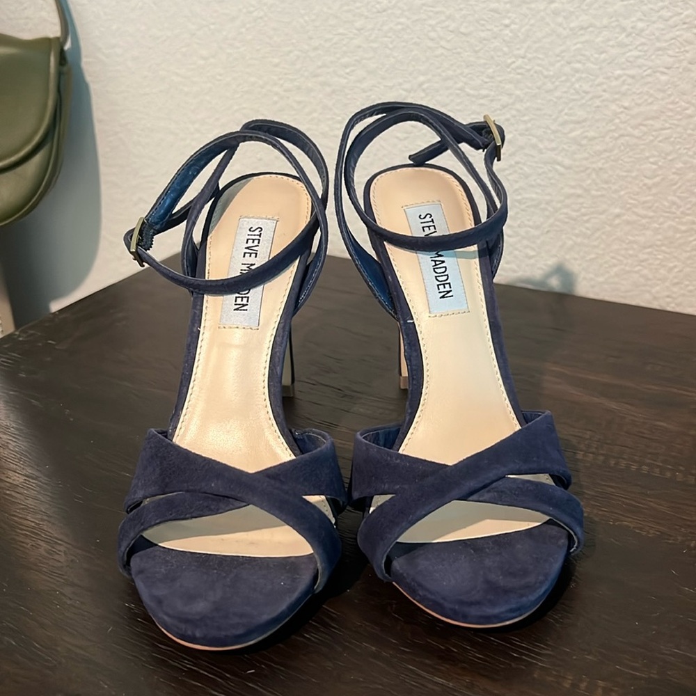 Steve Madden Heels Size 6M Nave Suede